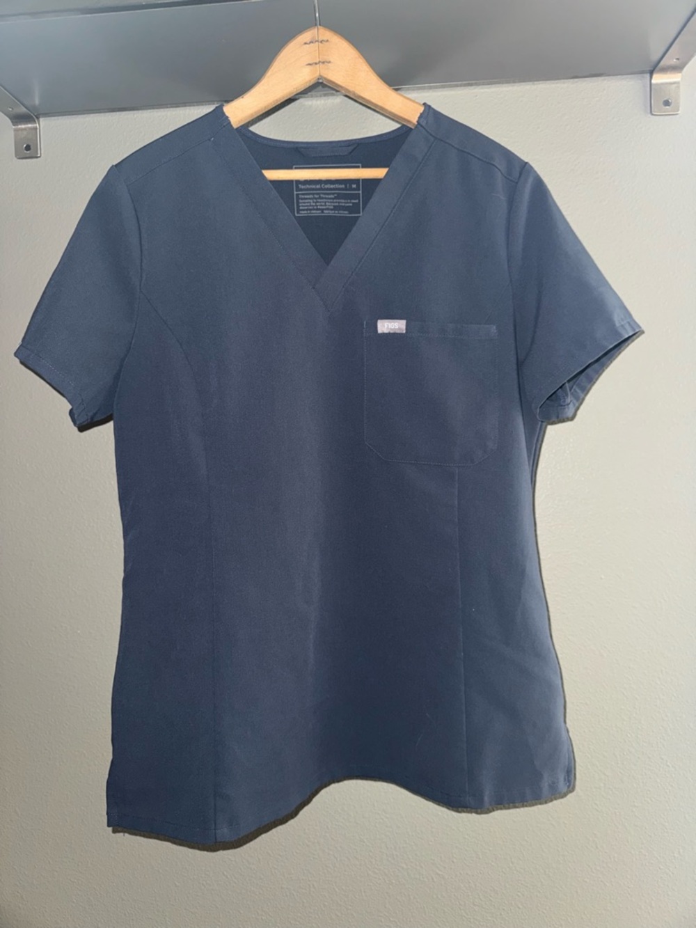 FIGS Women’s One Pocket Scrub Top Medium